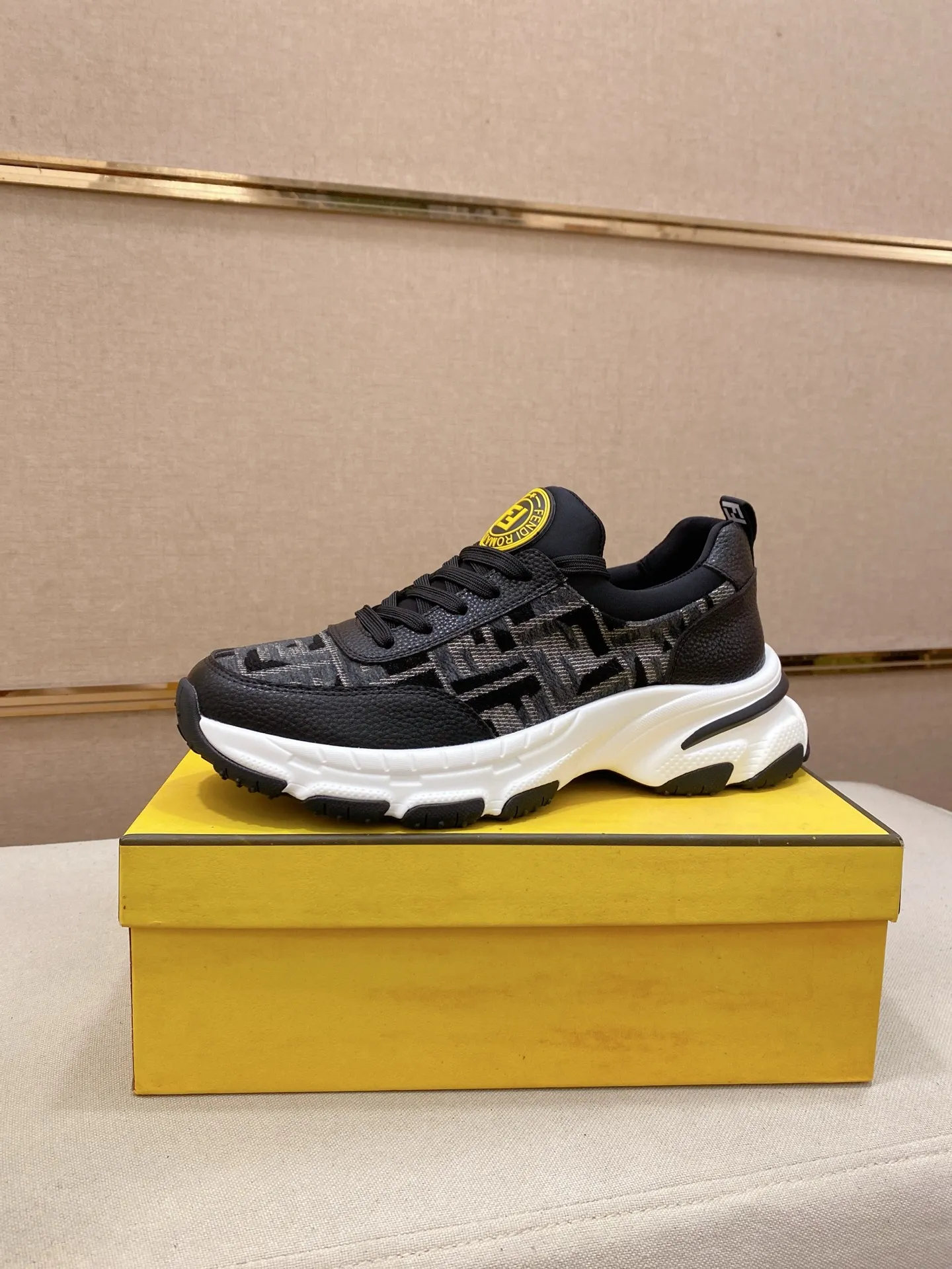 Men's men's shoes 442💰 (fendi) new style 👊🏻 upper 🇮🇹 imported cowhide fabric 🇩🇪 lining imported sheepskin lining. The original outsole is molded to highlight the identity of every man, and the upper foot is elegant and stable🚶🏻🚶🏻The high-end custom counters reproduce the original version📯No matter the wind or rain, the shoe last remains unchanged and can withstand the verification of time🔍️,🔵 Size: 38-44